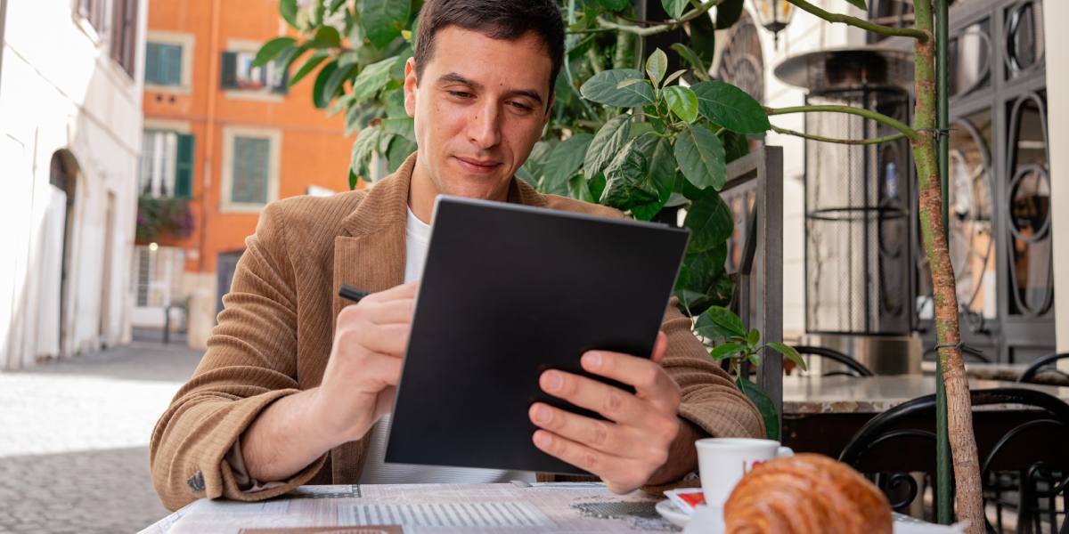 Uus PocketBook InkPad Eo 2, 10,3 tollise värvilise E Ink ekraani ja uue kirjutamise tehnoloogiaga
